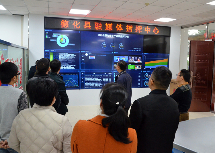德化县委常委宣传部长陈坚宏到融媒体中心调研(1)_副本.jpg
